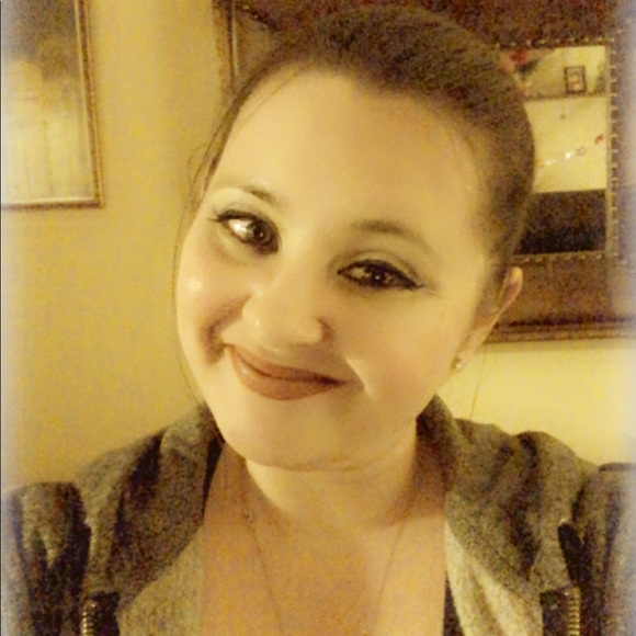 Meet your Posher, Mandee - Picture 4 of 5